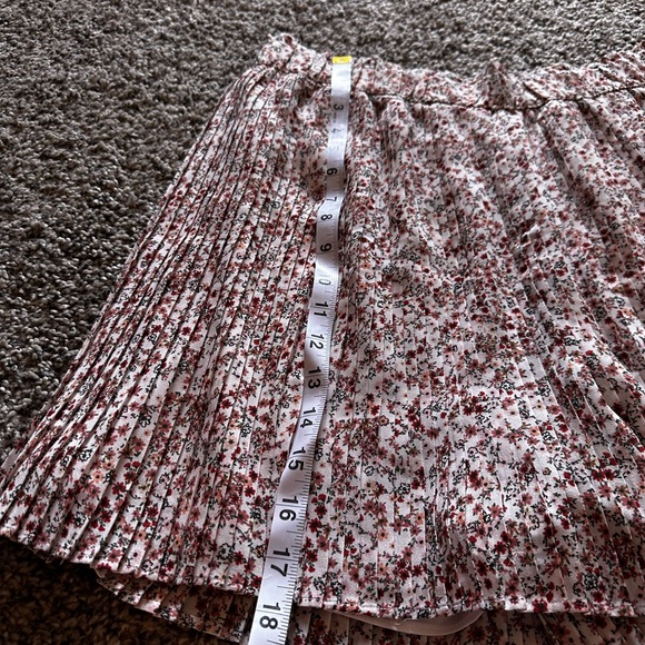 LOFT Floral High Waist Pleated Lined Shorts - Picture 8 of 14